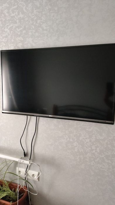 Продам телевизор LG