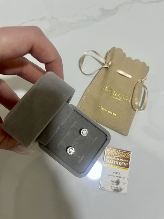 Золотые серьги пусеты. Каспи рассрочка/Ред