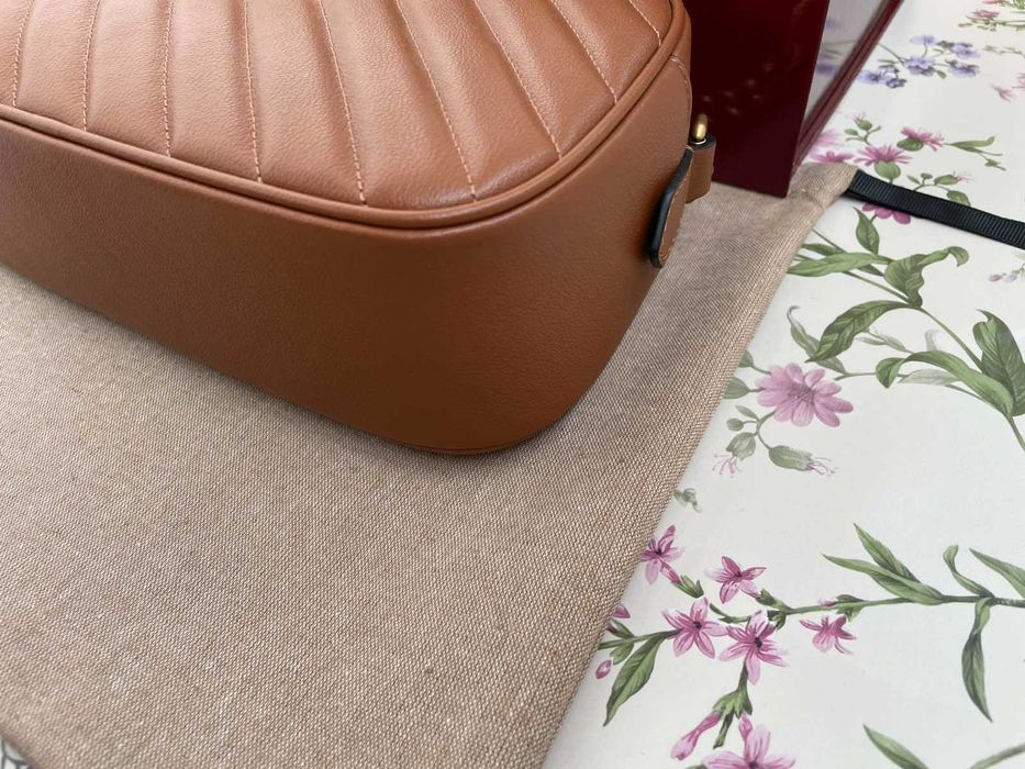 Оригинална Gucci Чанта Marmont Кафява Шеврон кожa Гучи Златно GG Лого и Аксесоари