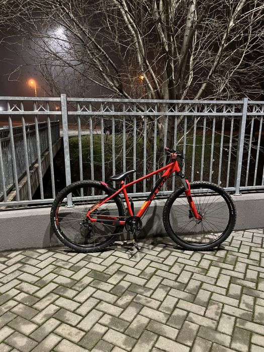 Vand bicicleta CUBE dirt jumper