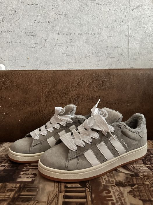 Продам кроссовки новые