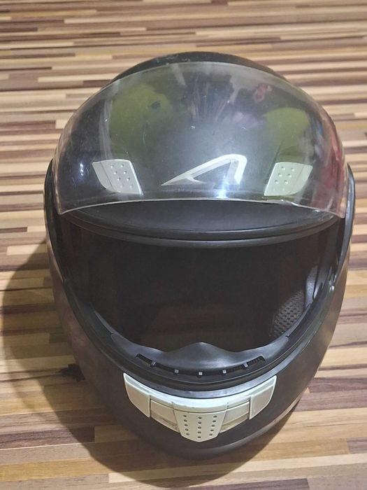 Reusch кожен екип + 2 каски Astone & Airoh – за истински моторист!