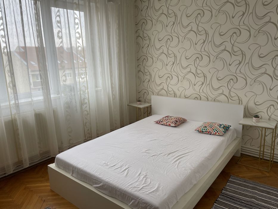 Inchiriez apartament 2 camere centru