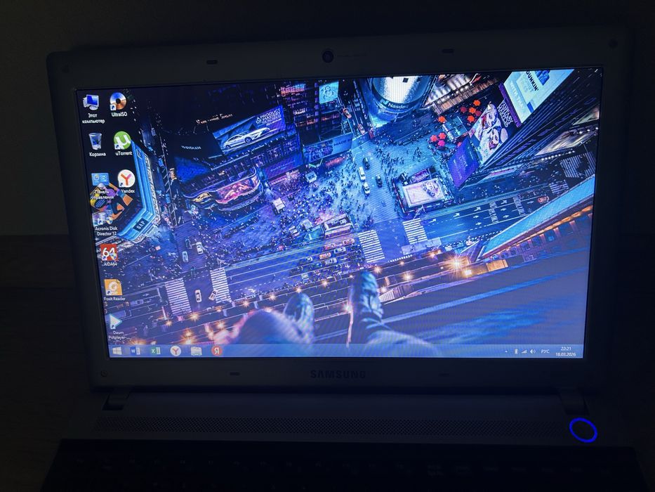 Ноутбук фирмы Samsung intel i3