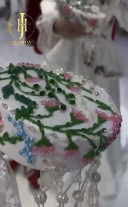 Национальное платье с вышивкой