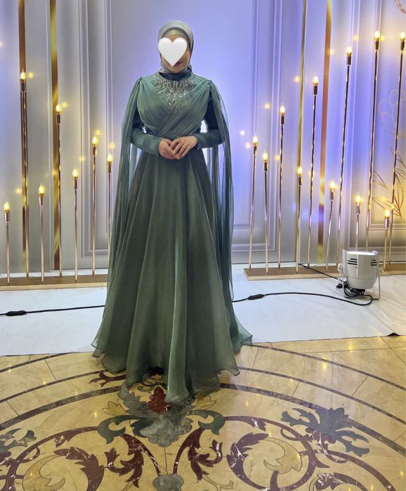 Платье с длинными руковами