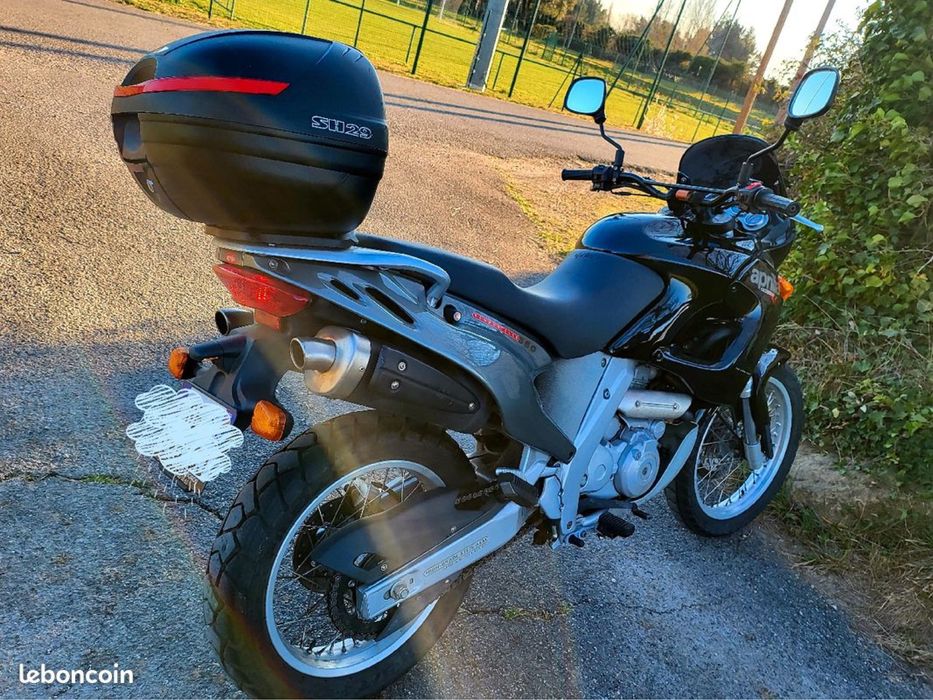 Aprilia Pegaso 650 carburatie/injectie