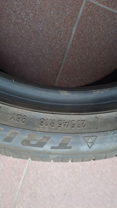 Продам шины 235/45/R18