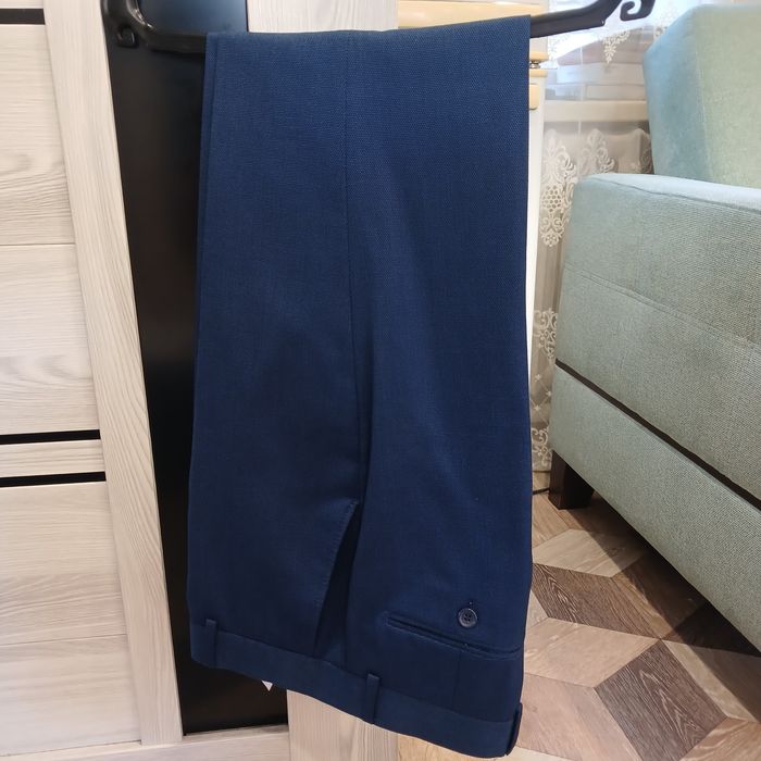 Продам костюм тройка. Торг имеется.