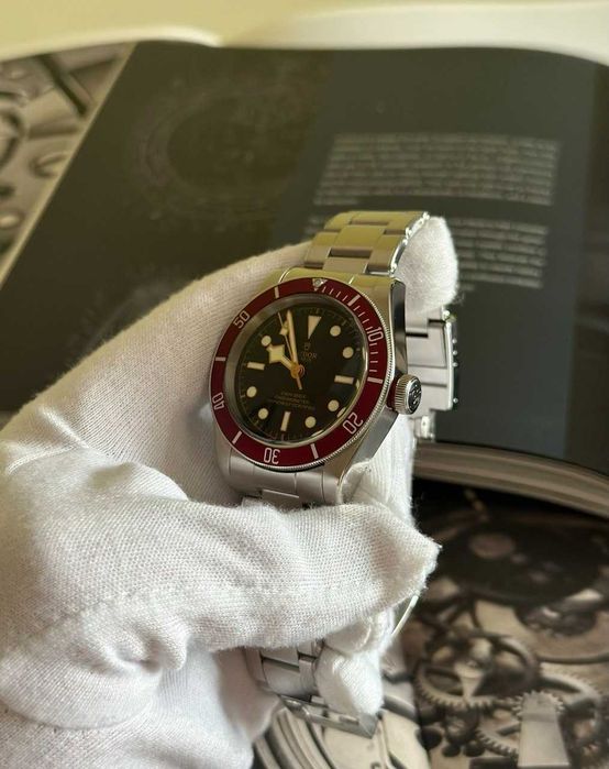 Часы Tudor Black Bay Burgundy Red Bezel, 41 mm