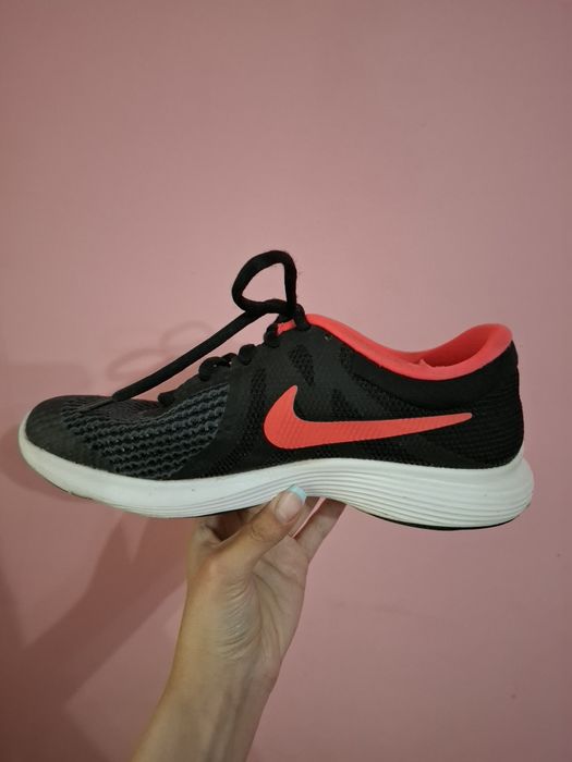 Обувки Nike Revolution 4