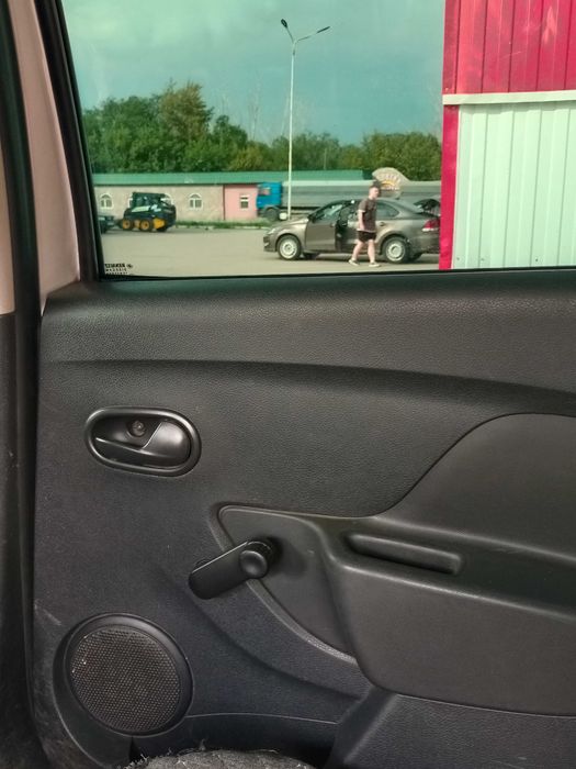 Автомобиль Renault Logan