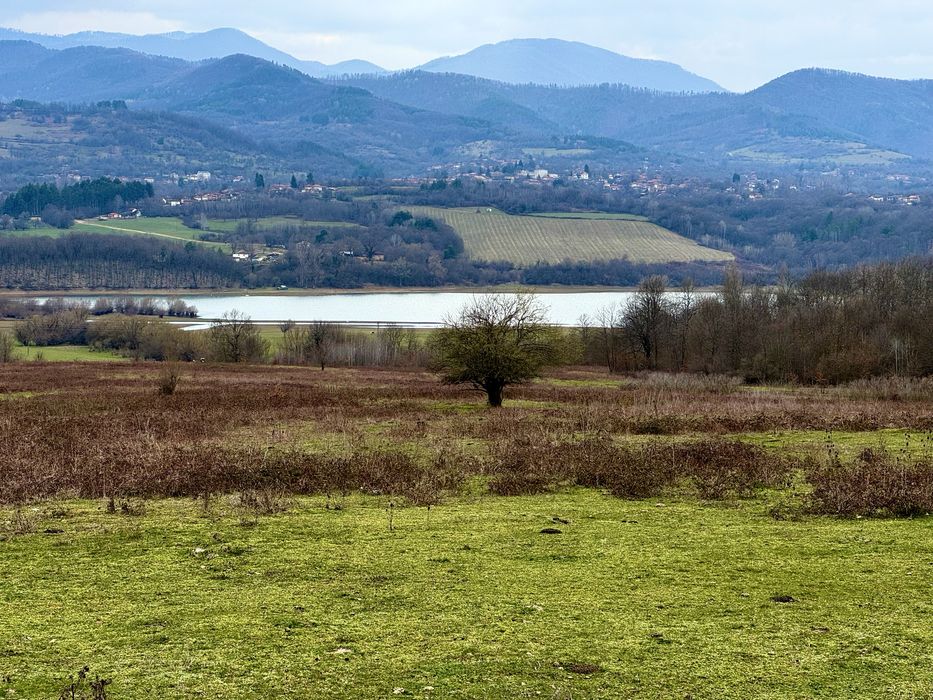 Панорамен имот до язовир Сопот село Голяма Желяьна