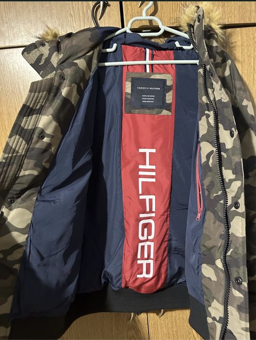 Geaca Tommy Hilfiger noua