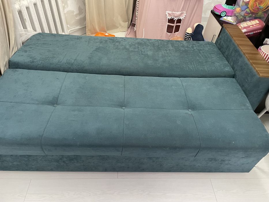 Продам диван бирюзовый