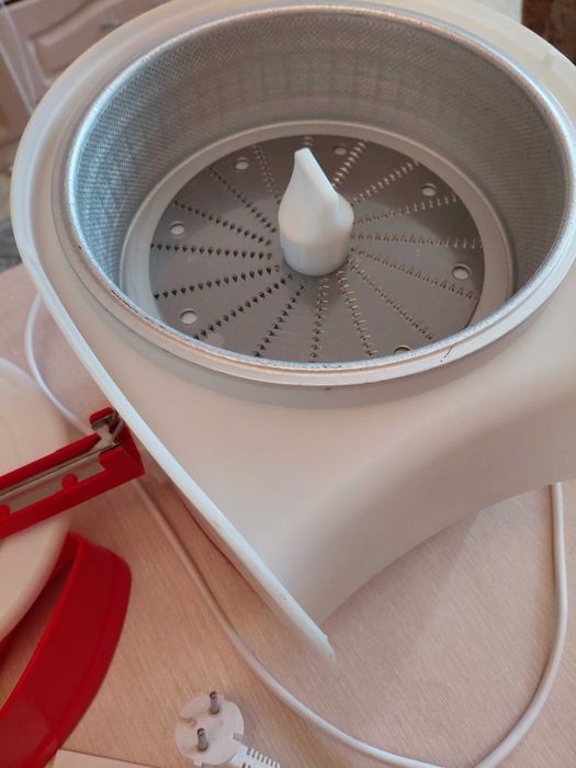 Продам электросоковыжималку/шинковку