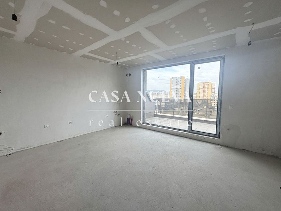 Тристаен апартамент в гр.Перник, Изток