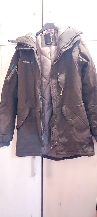 Дамско спортно яке, цвят каки. Размер С.