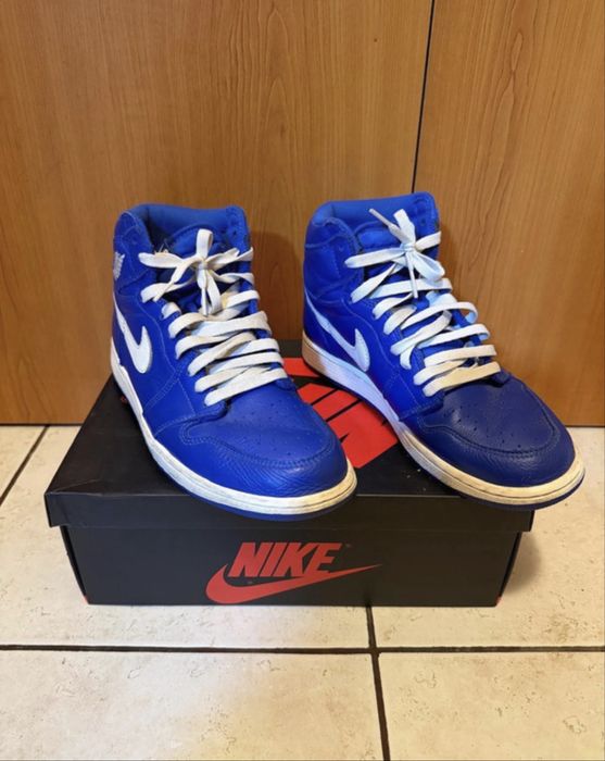 Air Jordan 1 High Hyper Royal