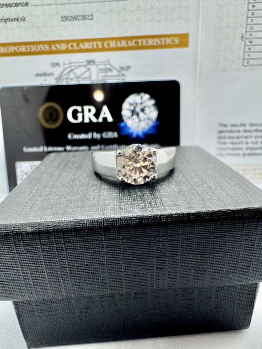 Сребърен пръстен с мойсанит (Диамант) 2 карата