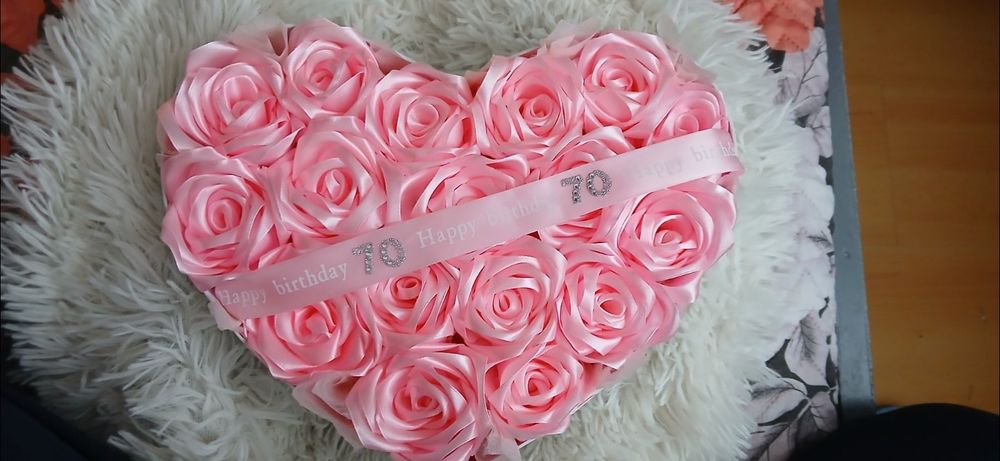 Сатенени рози и фоамени