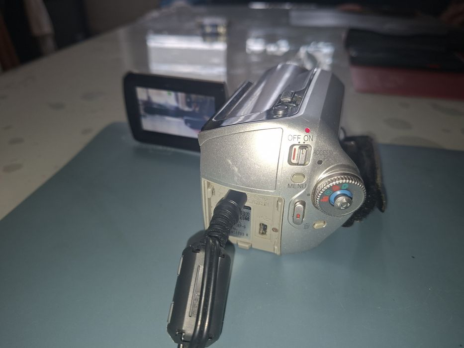 Handycam Panasonic SDR-H20, înregistrare pe HDD intern 30 gb +slot  card SD