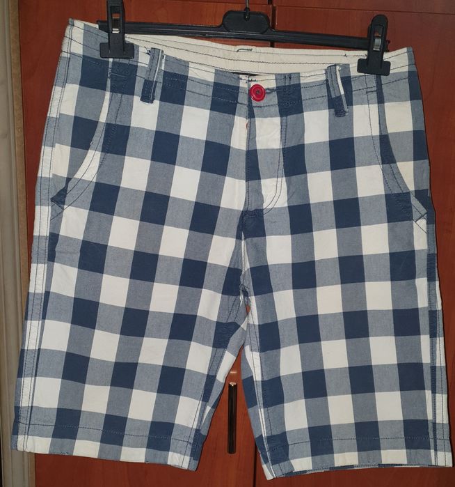 Продаю фирменные шорты