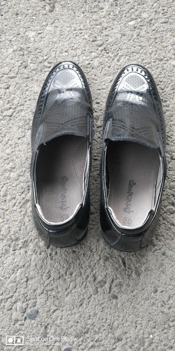 Продам туфли лакированные на мальчика 37 размер