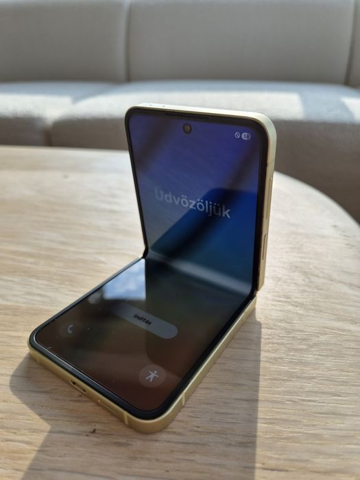 Samsung Flip 6 Gold 512gb 6 месеца гаранция