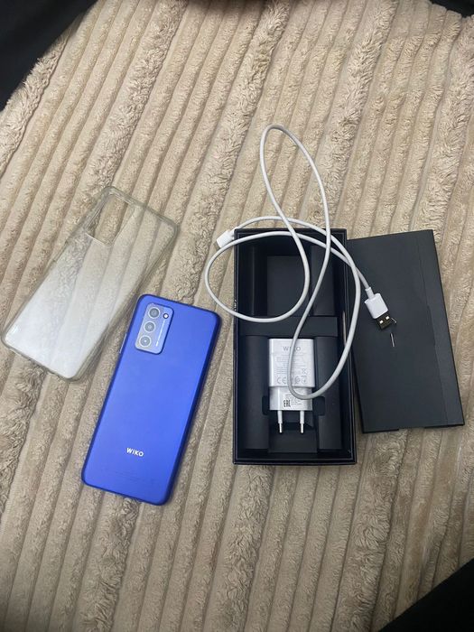Телефон wiko 10 .