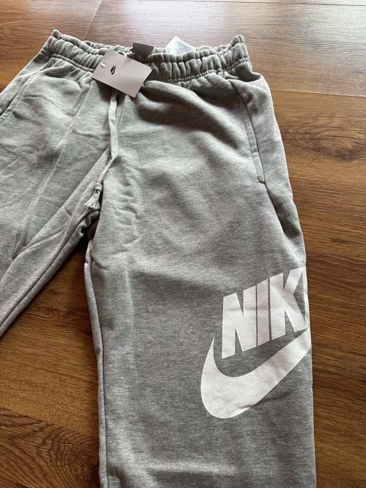 Мъжко,памучно долнище Nike в сиво с бяло странично лого