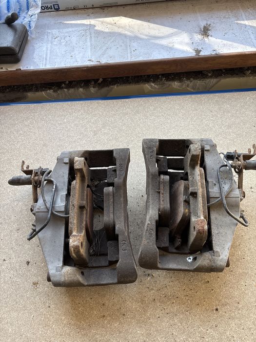 Предни спирачни апарати АТЕ от ауди а6 ц6 4ф