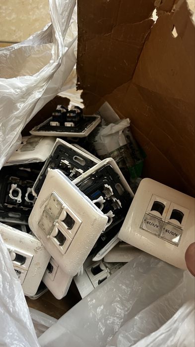 Продам б.у сетевые розетки Legrand (25шт)
