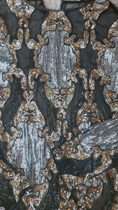Новая нарядная блуза с пайетками