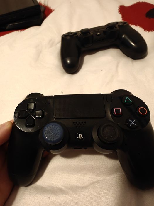 Vând Controllere ps4