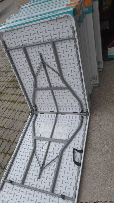 Mese pliabile. Blat din fibra  si structura metal