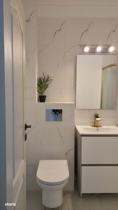 Apartament de vanzare 2 camere semidecomandat -  zona Bere - Pitesti