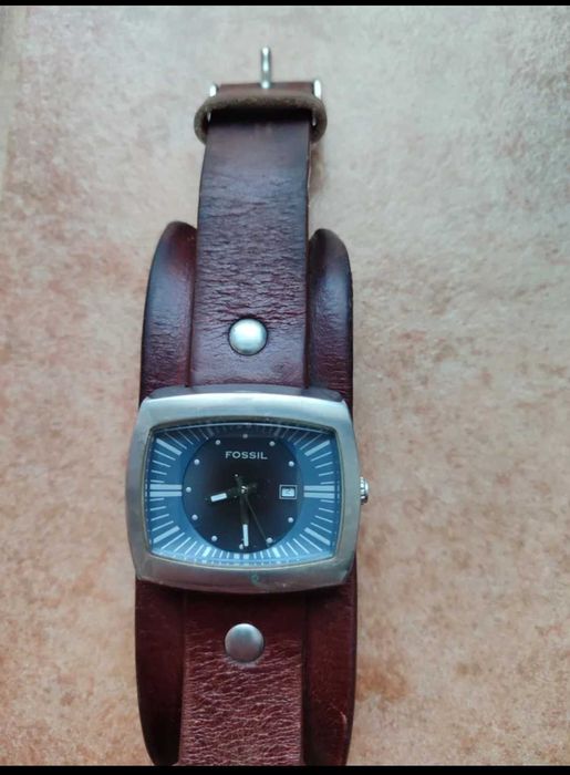 Ръчен часовник Фосил