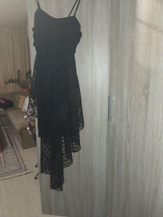 Елегантна рокля  с воал .подходяща за бал и д-р тържества.