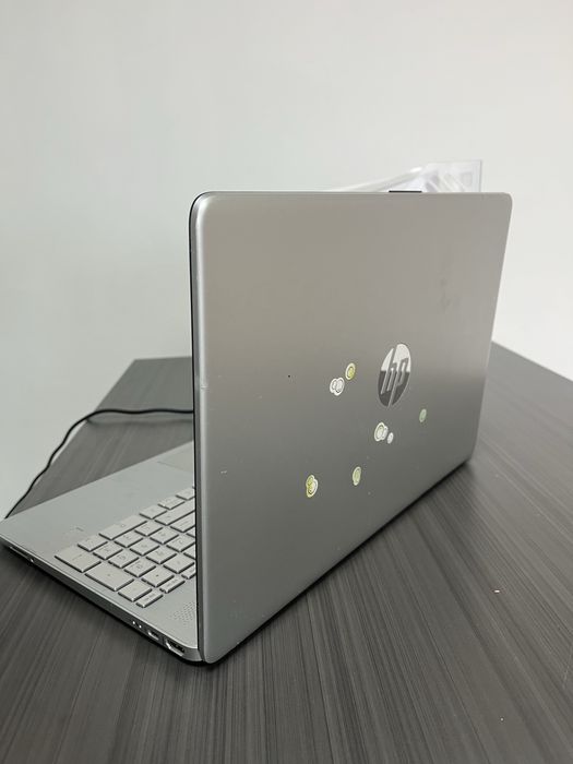 HP Laptop 15s-fq5x0o