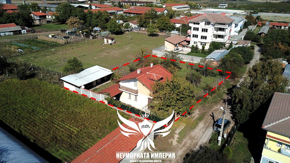 Под наем двуетажна къща с постройки 210РЗП с 1101кв. двор с.Тополово