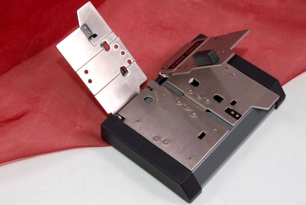 Dispozitiv elvetian RUMI SPLICER pentru taiat si lipit film de 8 si Super 8, NOU