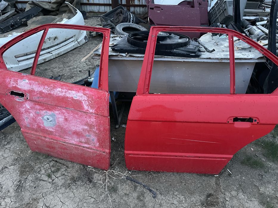 Двери  задние бмв е34
