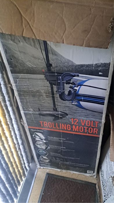 Barca gonflabila cu motor noua