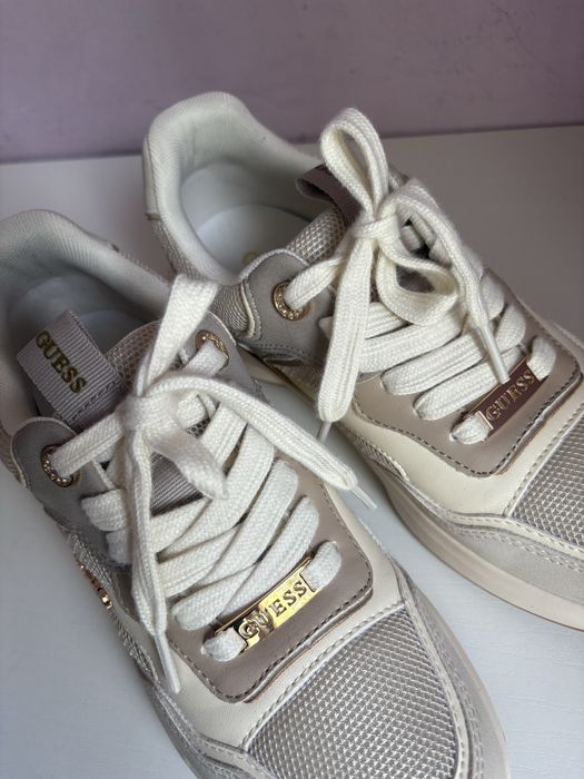Стилни маратонки Guess