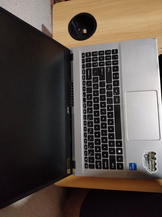 Acer i5  8/512 gb
