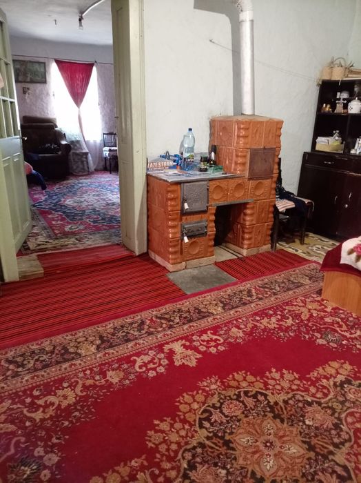 Casa de vânzare 4 camere + teren 4000 mp