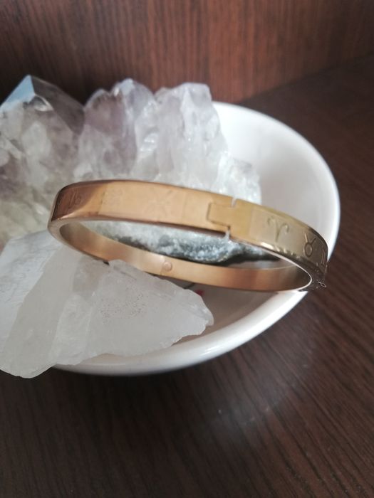 Гривна за ръка с гравюра