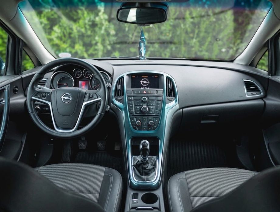 Vând Opel Astra J 2012 1.7 CDTI