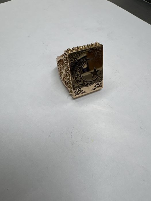 Кольцо золотое, печатка